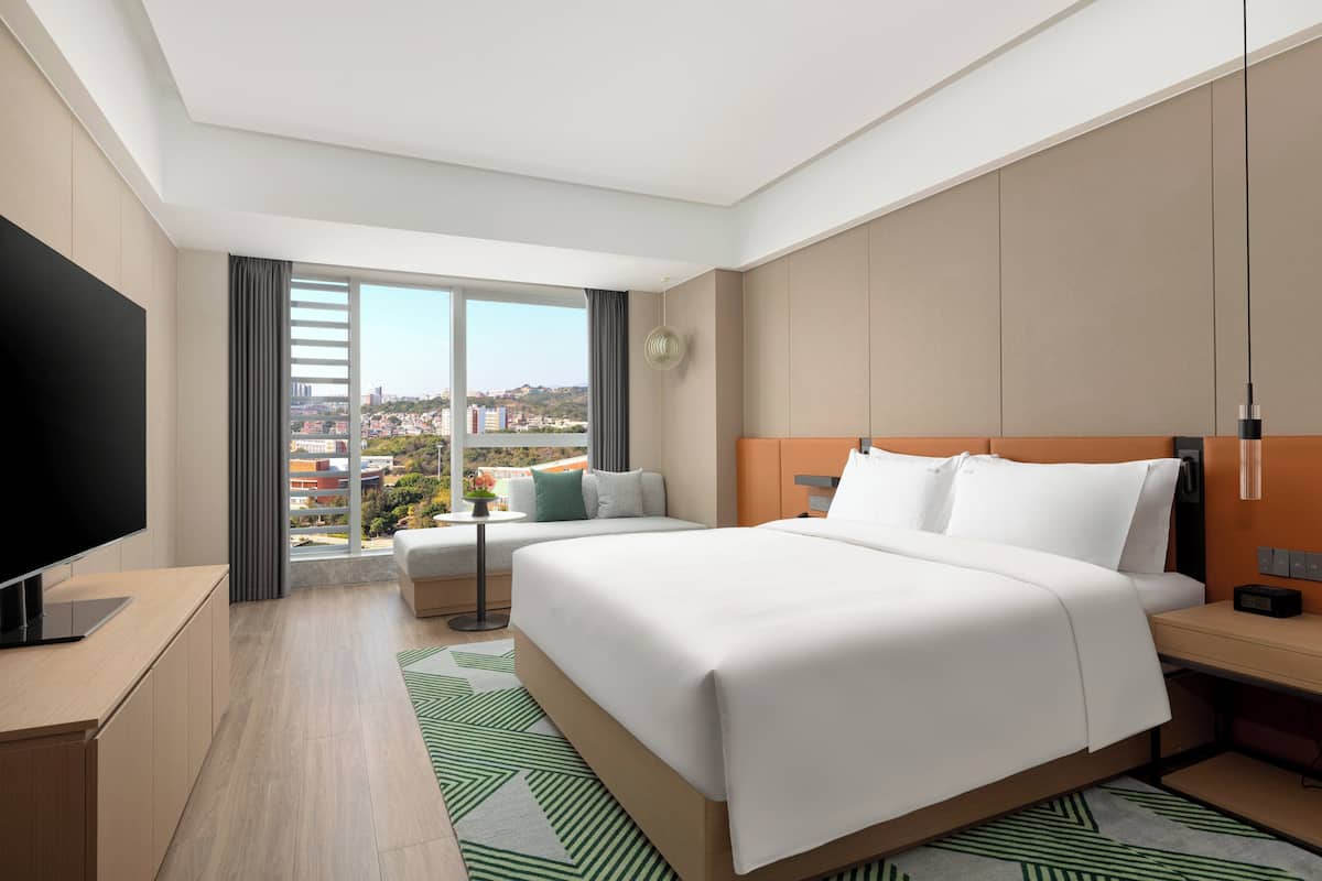 Suite, 1 Schlafzimmer (Dining Area) | Hochwertige Bettwaren, Minibar, Zimmersafe, Schreibtisch