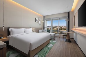 Sengetøy av topp kvalitet, minibar, safe på rommet og skrivebord