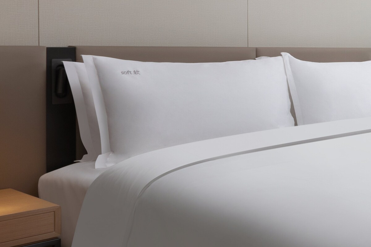Ropa de cama de alta calidad, edredones de plumas, minibar y caja fuerte