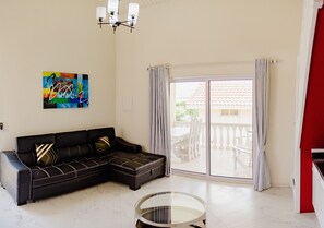 TV - Wonderful 2-bedroom apartment 2 km from Eagle beach (Noord)