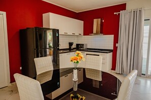 Fridge, microwave, oven, stovetop - Best quality 2-bedroom apartment 2 km from Eagle beach (Noord)