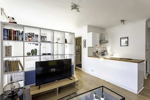 Basic Apartment, 1 Double Bed | Interior - Convenient Studio Near Victoria (London)