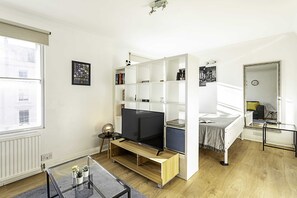 Basic Apartment, 1 Double Bed | 1 bedroom, desk, laptop workspace, iron/ironing board - Convenient Studio Near Victoria (London)