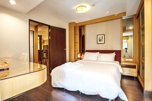 2 bedrooms, iron/ironing board, internet, bed sheets