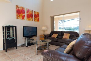 TV - 3 Bedroom Executive Pool Home with Games Room (Davenport)