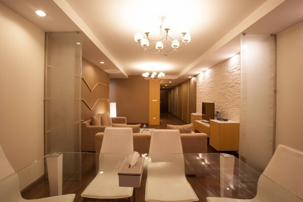 Interior - 4D 3 Bedrooms Downtown Serviced Apartment with shared Pool (Krung Thep Maha Nakhon)