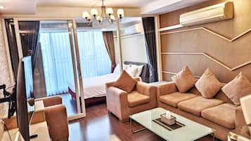 3 bedrooms, iron/ironing board, internet, bed sheets