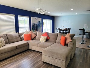 TV - 5 Bedroom Executive Home -  Private Pool and Spa (Davenport)