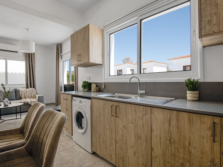 Sanders White Mountains - Vibrant Villa With Pool - Paphos