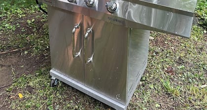 Cozy Historical Riverside Cottage on Salmon River - King and Queen Beds