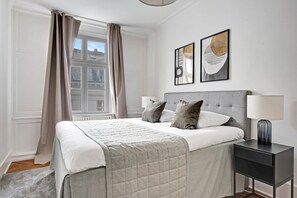 6 habitaciones, tabla de planchar con plancha, internet y ropa de cama 