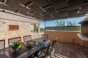 Outdoor dining - Villa Paula (Stankovci)