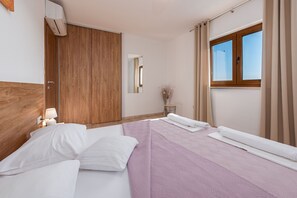 Villa, 3 Schlafzimmer, barrierefrei, eigener Pool | 3 Schlafzimmer, Bettwäsche