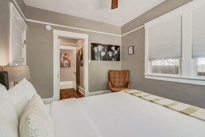 3 bedrooms, desk, iron/ironing board, WiFi - 3BD Cottage Backyard near Garden of the Gods in CO (Colorado Springs)