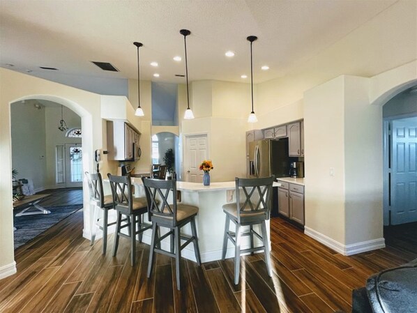 Fridge, microwave, oven, stovetop - A wonderful 4 bedroom villa with it own pool in Glenbrook Resort (Clermont)