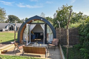 Property grounds - Cedar (Bridport)