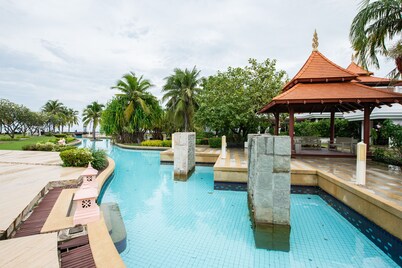 1702 - Luxury 2-Bedroom Apartment High Floor with Ocean Views in Cha-Am, Hua Hin