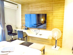 1 bedroom, desk, iron/ironing board, WiFi - Emerald 215 - Studio with Balcony and shared Pool (Tambon Patong)