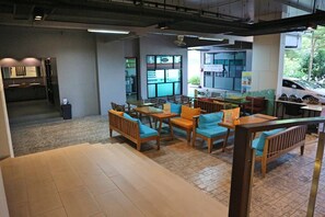 Dining - Emerald 215 - Studio with Balcony and shared Pool (Tambon Patong)