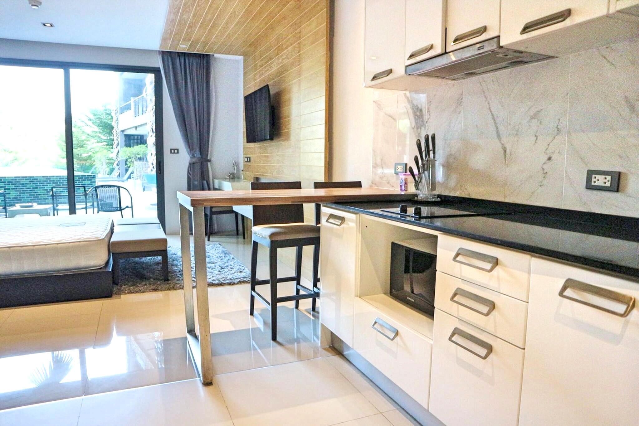 Emerald 215 - Studio With Balcony And Shared Pool - Pa Tong