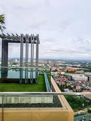 Property grounds - 4322 - 2 Bedroom Seaview Apartment, Unixx Pattaya (Muang Pattaya)