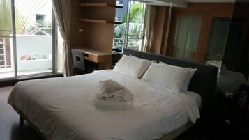 2 bedrooms, iron/ironing board, internet, bed sheets