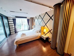 5 bedrooms, iron/ironing board, Internet, bed sheets - 7B 5 Bedrooms Penthouse Downtown Serviced Apartment with shared Pool (Krung Thep Maha Nakhon)