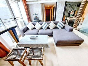 TV, stereo - Short-Term Rental Allowed - 7B Downtown Bangkok Serviced Apartment (Krung Thep Maha Nakhon)