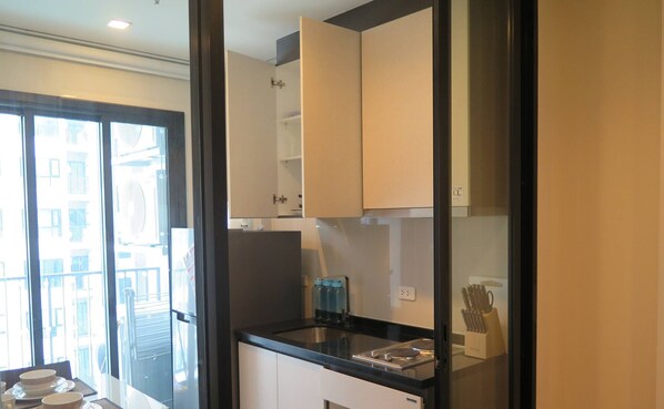 Fridge, microwave, dishwasher, coffee/tea maker - One bedroom Condo with pool view at The Base near Central Festival Pattaya (Muang Pattaya)