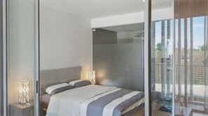 1 bedroom, iron/ironing board, WiFi, bed sheets - S39- 1 Bedroom Downtown Apt with Balcony and Pool (Krung Thep Maha Nakhon)