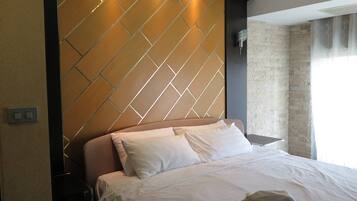 2 bedrooms, internet, bed sheets, wheelchair access