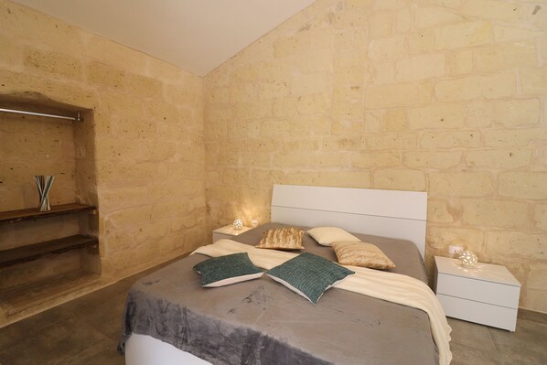 2 chambres, fer et planche à repasser, accès à Internet, literie fournie