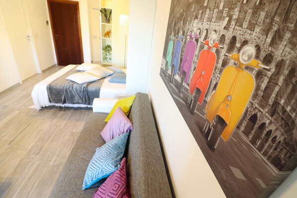 1 slaapkamer, een strijkplank/strijkijzer, beddengoed