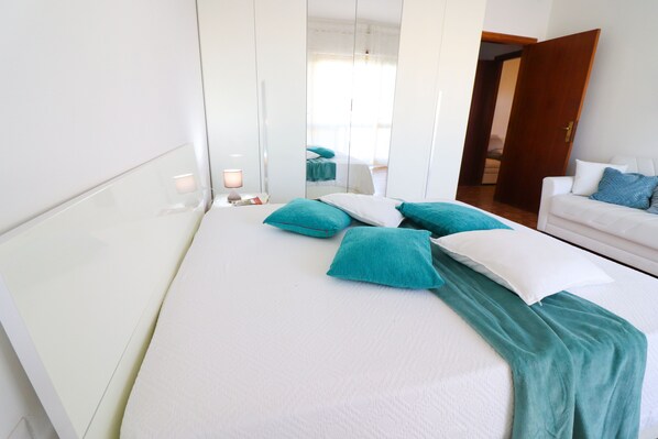 1 bedroom, iron/ironing board, Internet, bed sheets - Holiday Home 'Aurora A Otranto' with Balcony and Air Conditioning (Otranto)