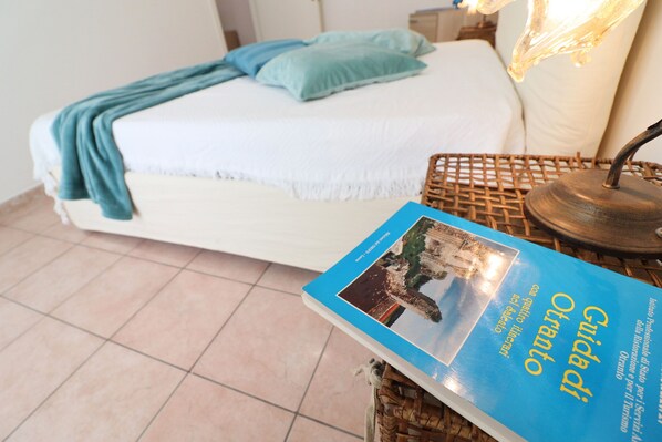 2 bedrooms, iron/ironing board, internet, bed sheets