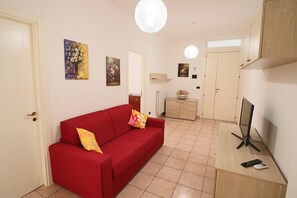 TV - Carlotta's house in Otranto (Otranto)