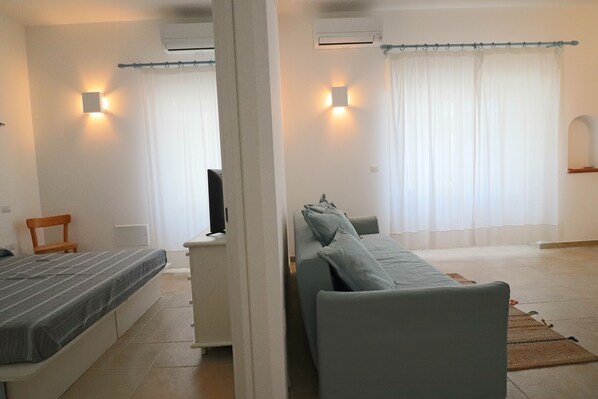 1 bedroom, iron/ironing board, internet, bed sheets