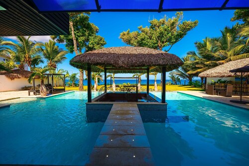 PRIVATE OCEANFRONT VILLA - Fully Loaded! - Mara Fiesta - NEW Listing