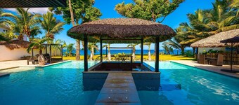 PRIVATE OCEANFRONT VILLA - Fully Loaded! - Mara Fiesta - NEW Listing