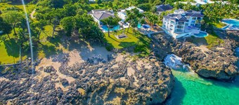 PRIVATE OCEANFRONT VILLA - Fully Loaded! - Mara Fiesta - NEW Listing
