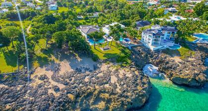PRIVATE OCEANFRONT VILLA - Fully Loaded! - Mara Fiesta - NEW Listing