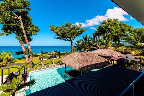 Piscine intérieure, piscine extérieure