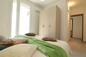 2 bedrooms, iron/ironing board, bed sheets - Holiday House Greta in Otranto (Otranto)