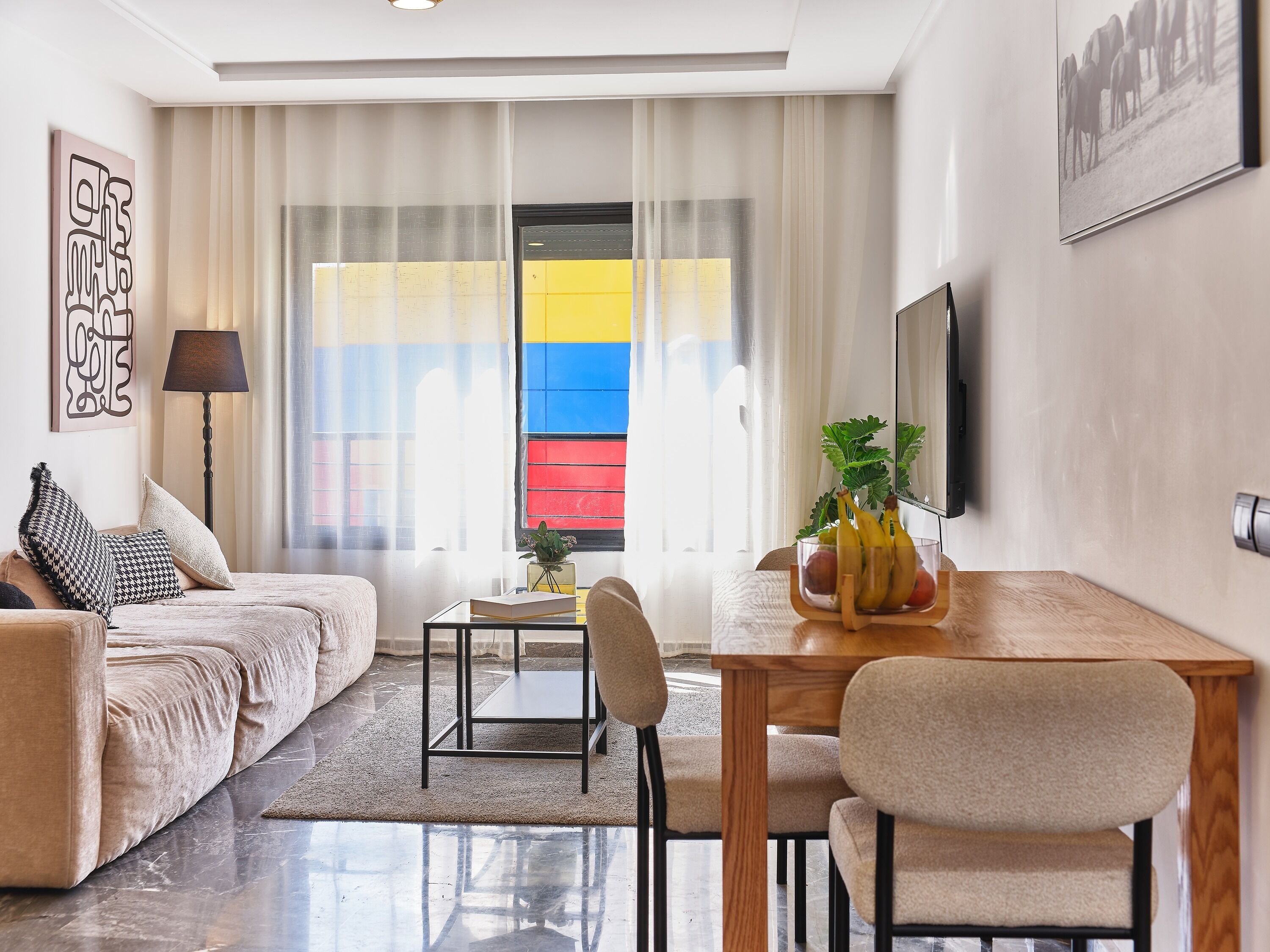 標準公寓 | 客廳 | 105 厘米智能電視連數碼電視頻道、Netflix、首輪電影