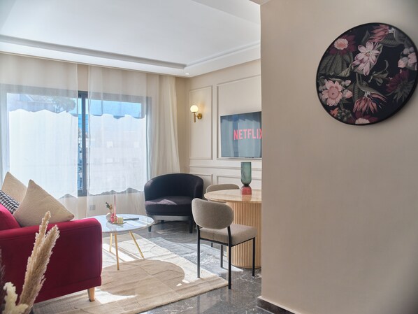 Superior Apartment | Living area | 105-cm Smart TV with digital channels, Netflix, first-run films - Gauthier Residency - By TheCasaEdition (Casablanca)