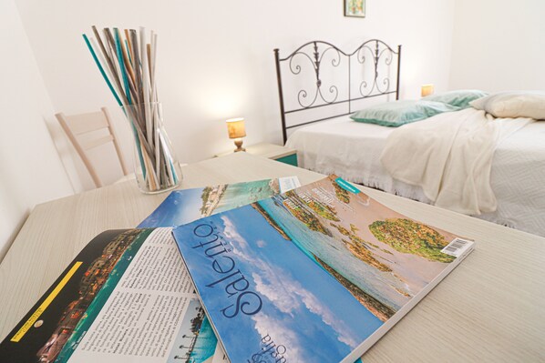 4 bedrooms, iron/ironing board, Internet, bed sheets - Isabel's house in Otranto 10 seats (Otranto)