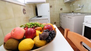 A kitchen with a fruit bowl on the counter, a refrigerator, and a sink. - Isabel's house in Otranto 10 seats (Otranto)
