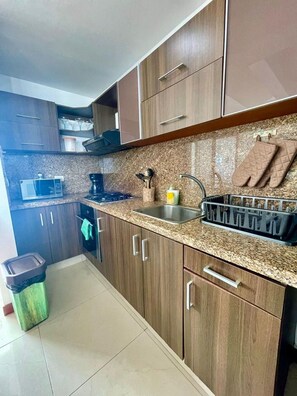 Fridge, microwave, stovetop, cookware/dishes/utensils