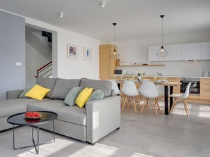 TV, fireplace - Villa Mauri - Medulin - large garden, very quiet location (Medulin)