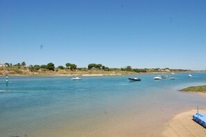 Beach - Cabanas T1 Apartment with Balcony & BBQ – 8min Walk to Beachfront (Faro)